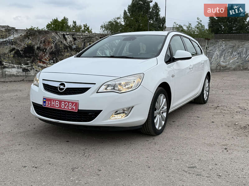 Універсал Opel Astra 2011 в Києві