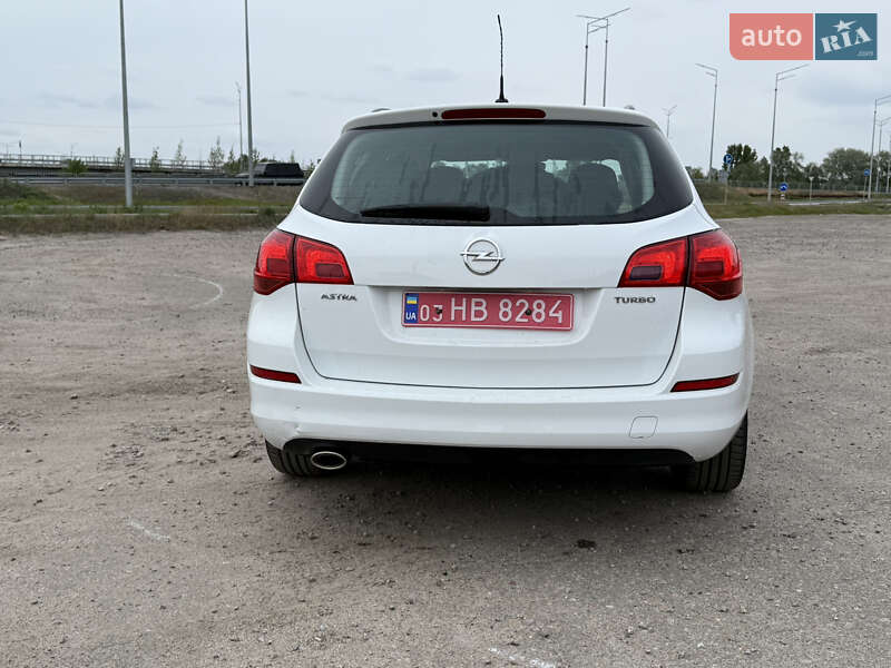 Універсал Opel Astra 2011 в Києві