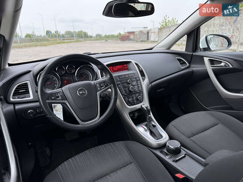 Універсал Opel Astra 2011 в Києві