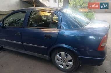 Седан Opel Astra 2004 в 