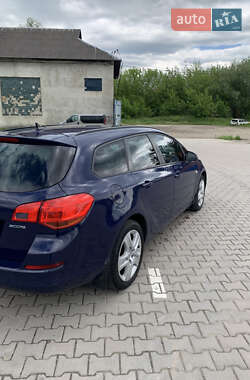 Універсал Opel Astra 2011 в 