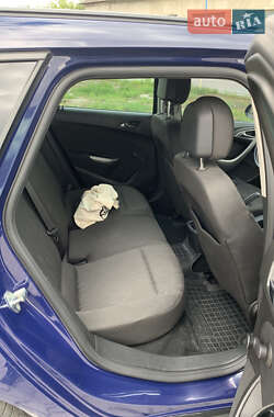 Універсал Opel Astra 2011 в 