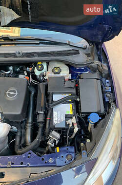 Універсал Opel Astra 2011 в 