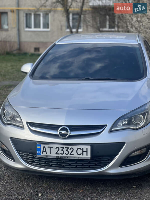 Универсал Opel Astra 2013 в Ивано-Франковске