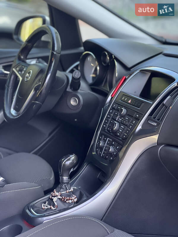 Универсал Opel Astra 2013 в Ивано-Франковске