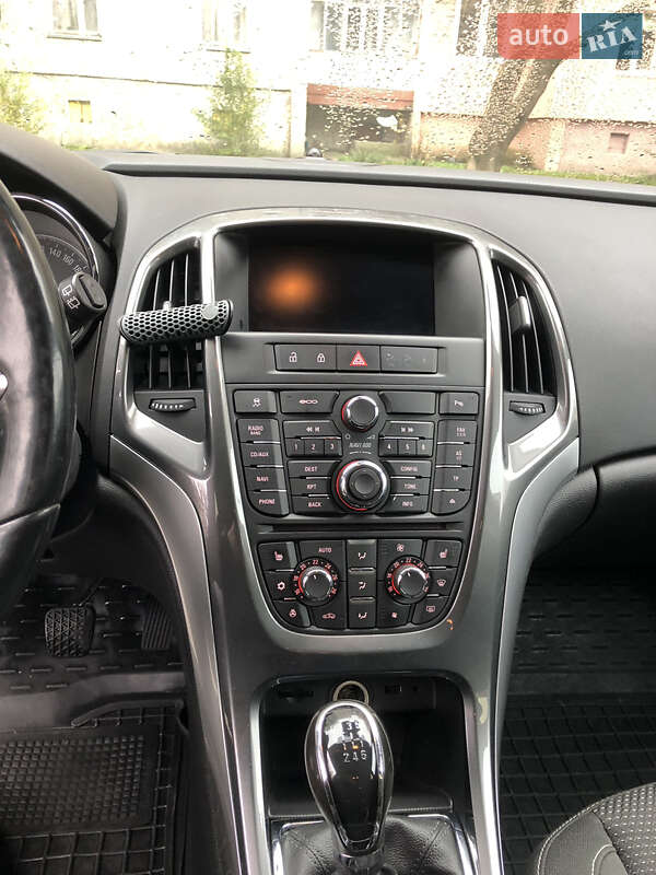 Универсал Opel Astra 2013 в Ивано-Франковске