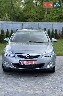 Хетчбек Opel Astra 2012 в 