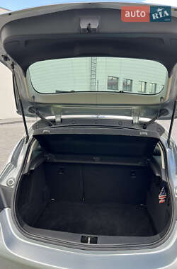 Хетчбек Opel Astra 2012 в 