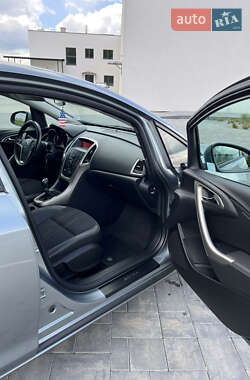 Хетчбек Opel Astra 2012 в 