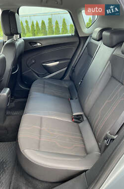 Хетчбек Opel Astra 2012 в 