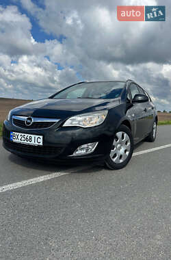 Универсал Opel Astra 2011 в Теофиполе