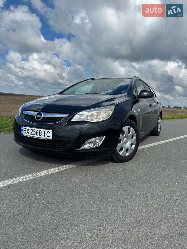 Opel Astra 2011