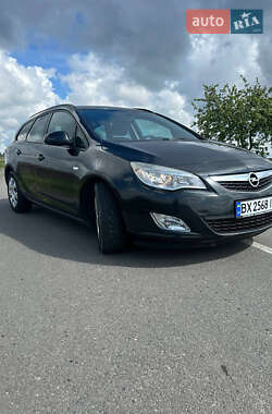 Универсал Opel Astra 2011 в 
