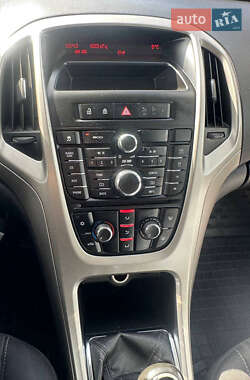 Универсал Opel Astra 2011 в 