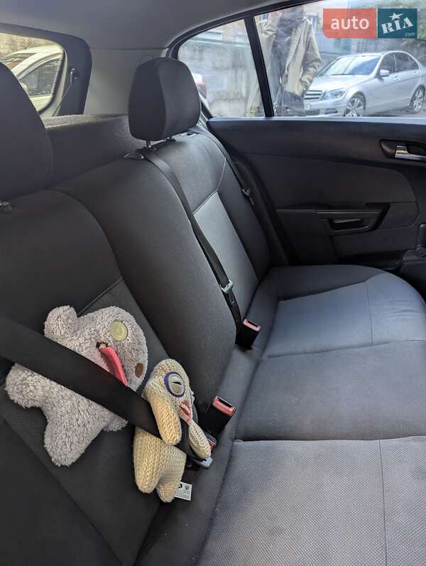 Хетчбек Opel Astra 2007 в Києві