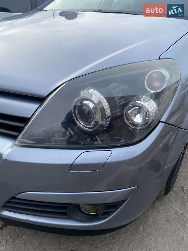 Хетчбек Opel Astra 2004 в Дніпрі