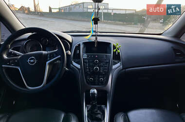 Універсал Opel Astra 2012 в 