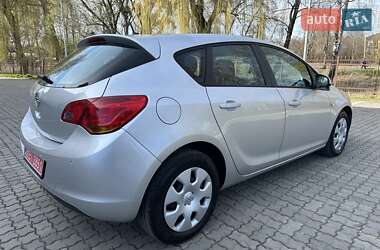 Хэтчбек Opel Astra 2010 в 
