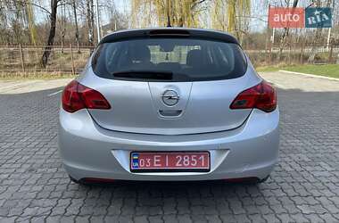 Хэтчбек Opel Astra 2010 в 