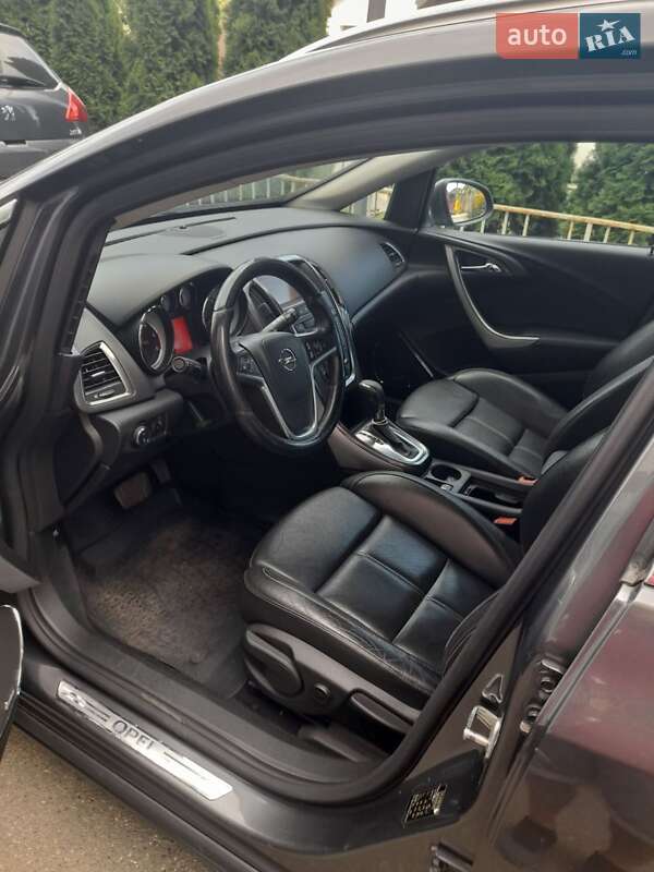 Универсал Opel Astra 2011 в Киеве