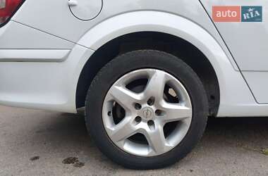 Універсал Opel Astra 2010 в 