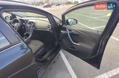 Універсал Opel Astra 2014 в 