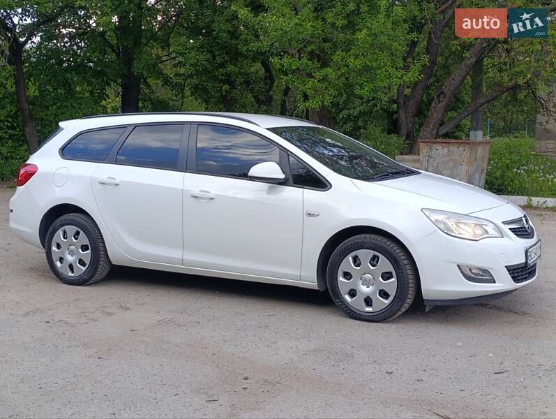 Универсал Opel Astra 2012 в Хмельницком