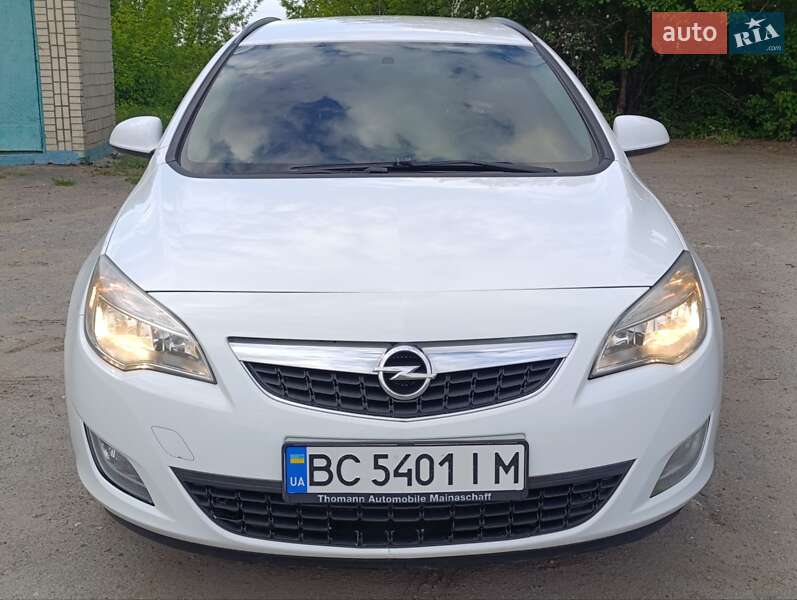 Универсал Opel Astra 2012 в Хмельницком
