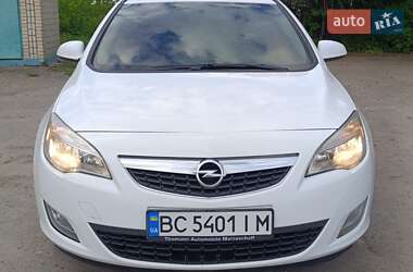 Универсал Opel Astra 2012 в 