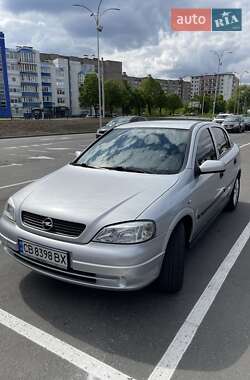 Хэтчбек Opel Astra 2002 в 