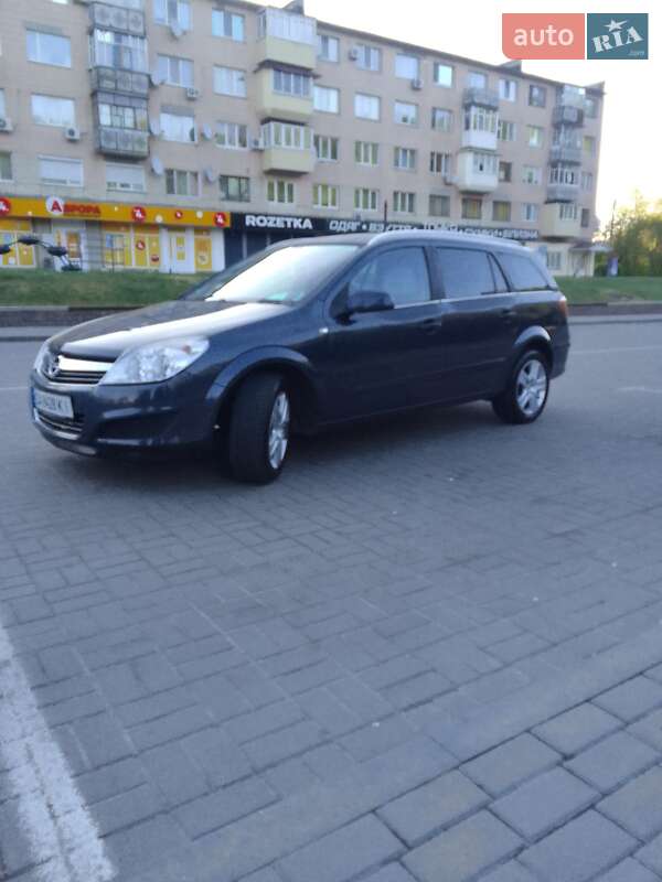Универсал Opel Astra 2009 в Каневе