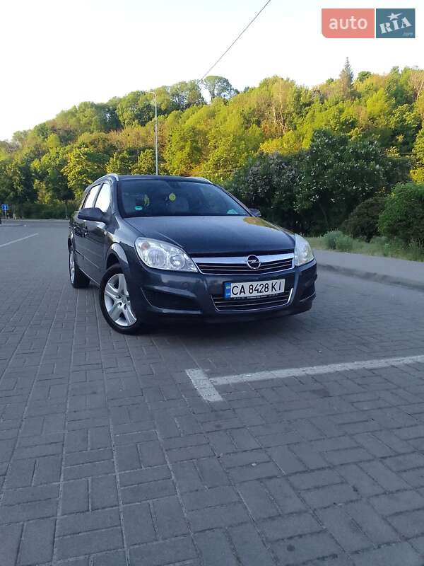 Универсал Opel Astra 2009 в Каневе