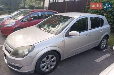 Хэтчбек Opel Astra 2005 в 