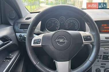Универсал Opel Astra 2010 в 