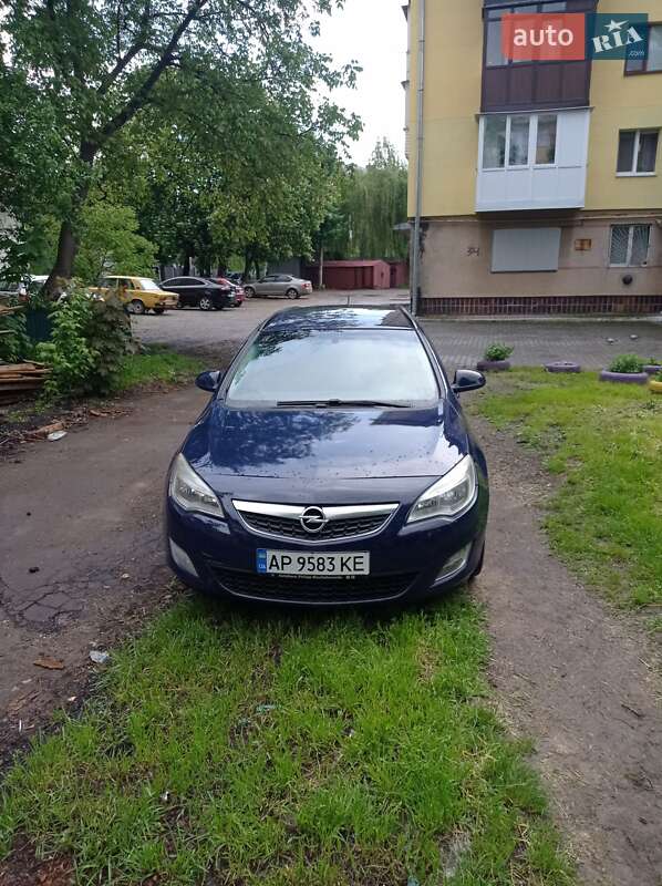 Opel Astra 2011