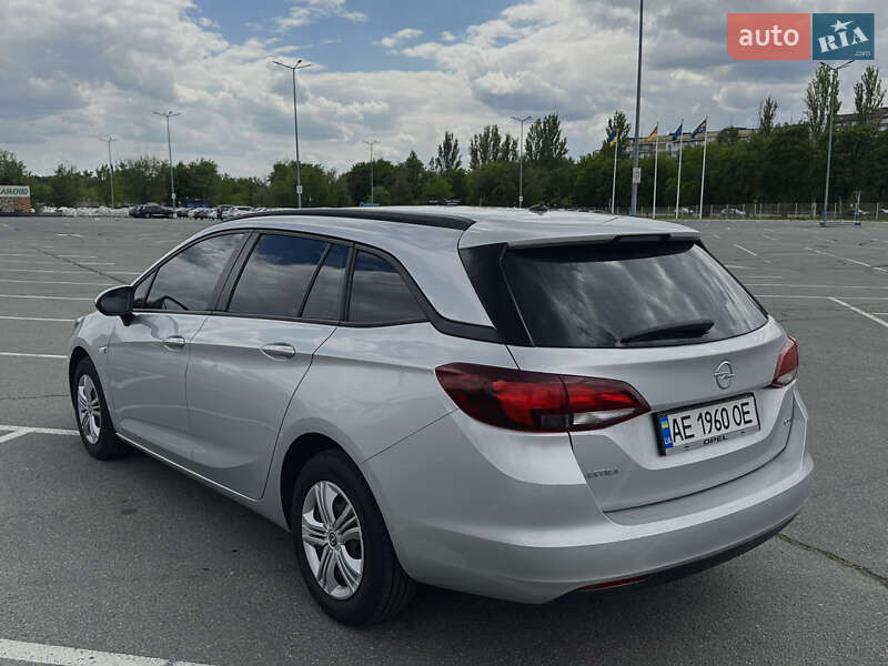 Универсал Opel Astra 2017 в Днепре