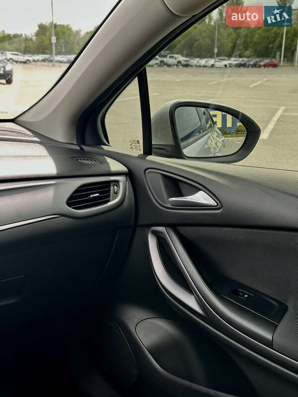 Универсал Opel Astra 2017 в Днепре
