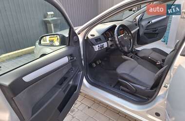 Хетчбек Opel Astra 2005 в 