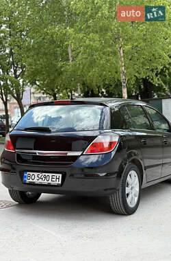 Хэтчбек Opel Astra 2006 в 