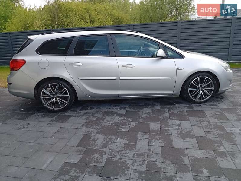 Універсал Opel Astra 2012 в Ковелі