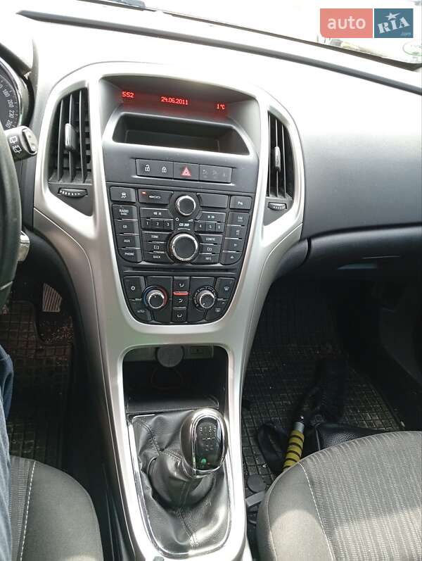 Універсал Opel Astra 2012 в Ковелі