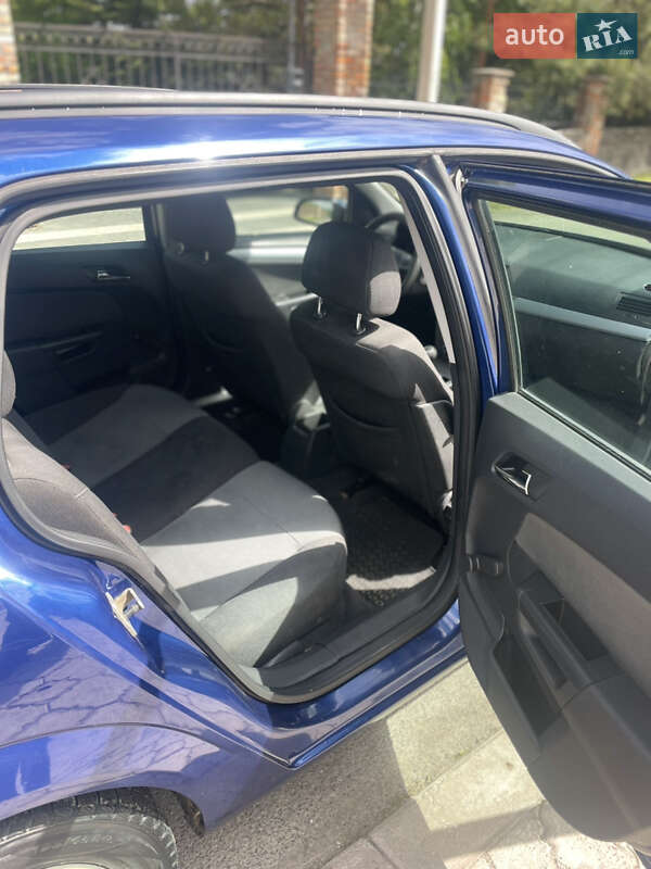 Універсал Opel Astra 2006 в Луцьку