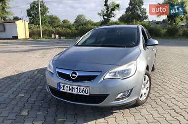 Універсал Opel Astra 2011 в Чернівцях
