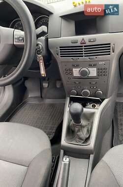Хэтчбек Opel Astra 2006 в 