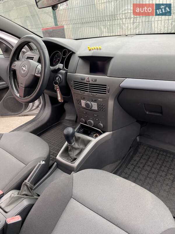 Хэтчбек Opel Astra 2006 в Киеве