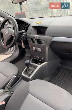 Хэтчбек Opel Astra 2006 в 