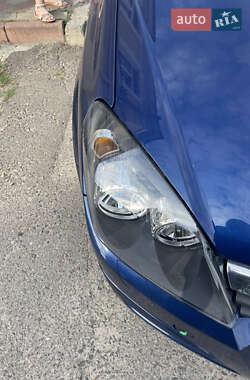 Хетчбек Opel Astra 2004 в 