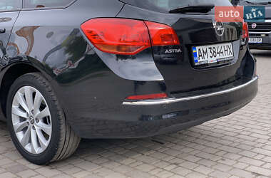 Универсал Opel Astra 2013 в 