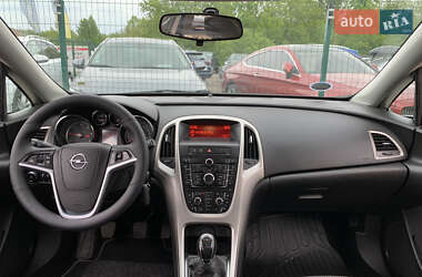 Универсал Opel Astra 2013 в 