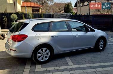 Універсал Opel Astra 2015 в Львові